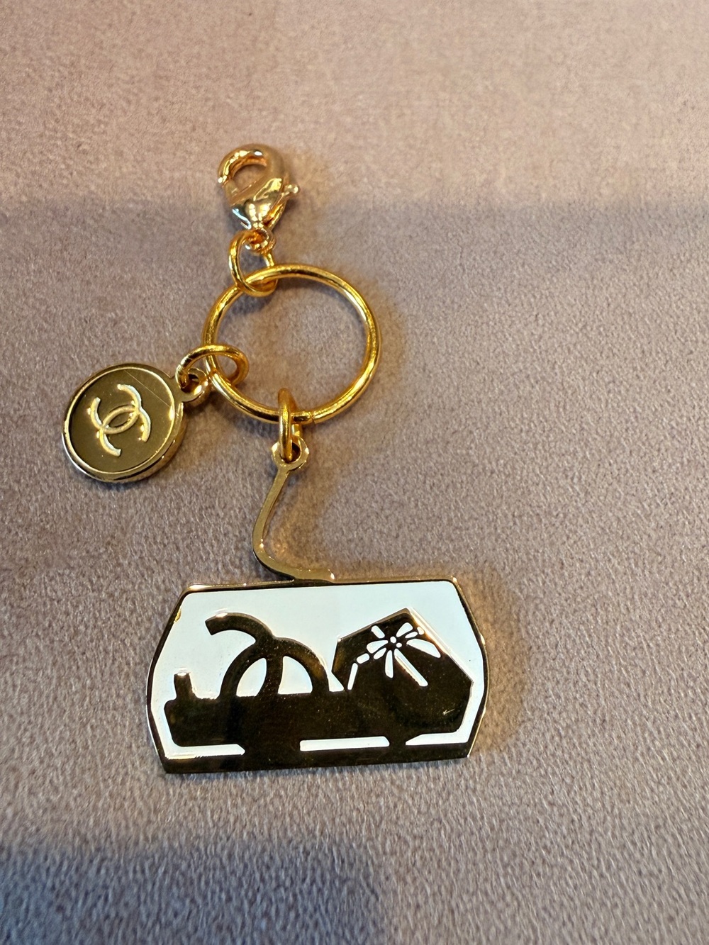 Brand NEW CHANEL 2026 HOLIDAY CHARM